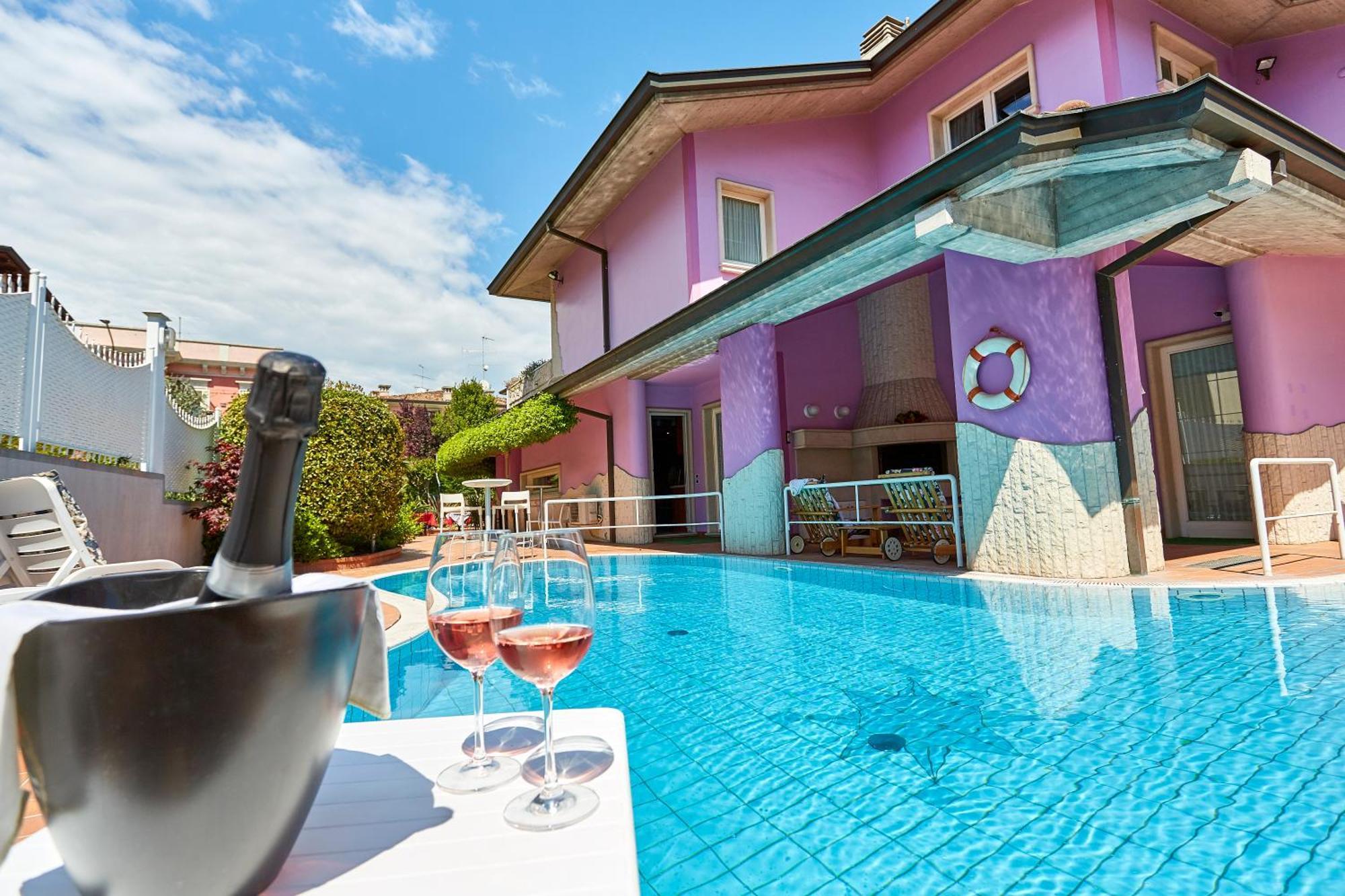 Attico Open Space - Piscina A 400 Mt Desenzano del Garda Ngoại thất bức ảnh